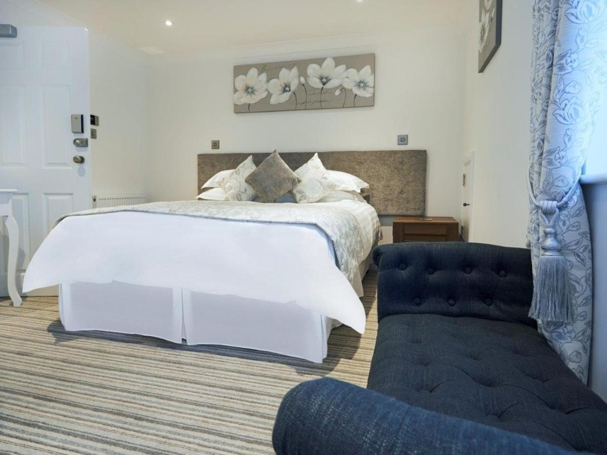 The Rose And Crown Hotel Thorpe-le-Soken Екстериор снимка