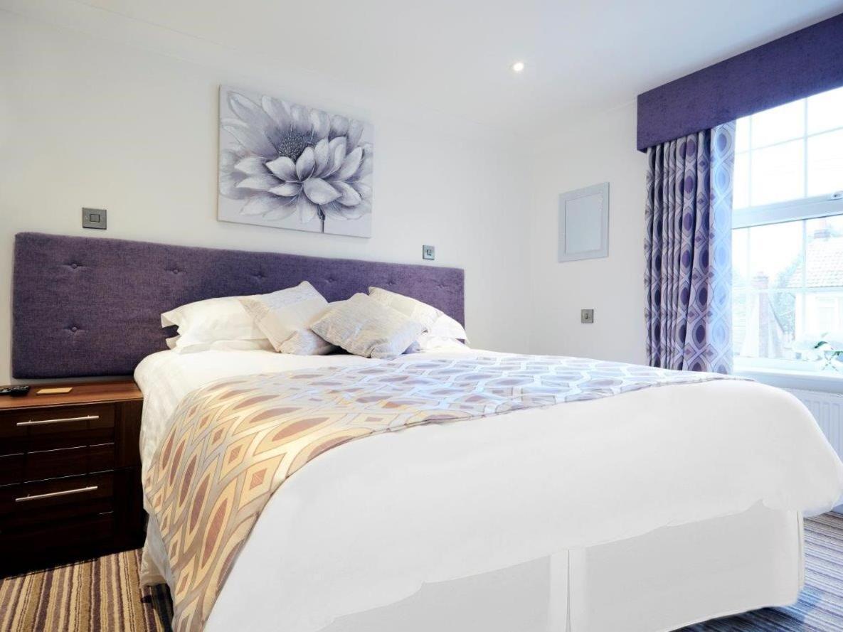 The Rose And Crown Hotel Thorpe-le-Soken Екстериор снимка