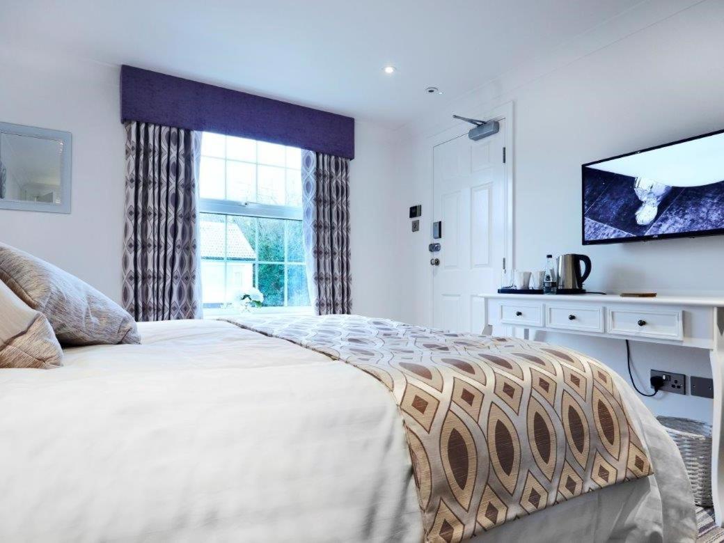 The Rose And Crown Hotel Thorpe-le-Soken Стая снимка