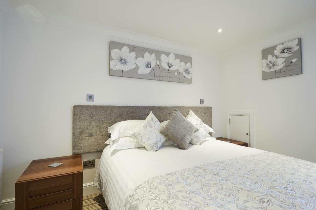 The Rose And Crown Hotel Thorpe-le-Soken Екстериор снимка