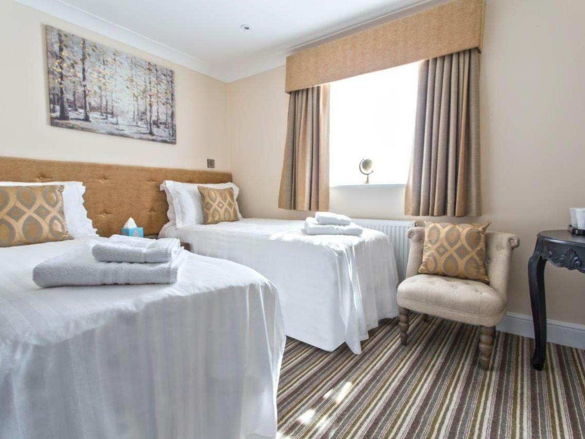 The Rose And Crown Hotel Thorpe-le-Soken Екстериор снимка